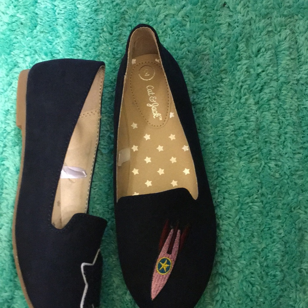 Shoes - Picture 3 of 4